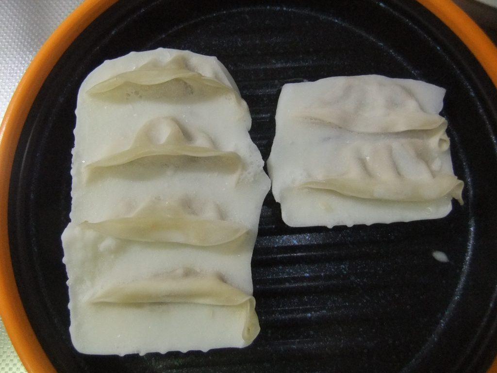 調理する前の冷凍餃子の写真