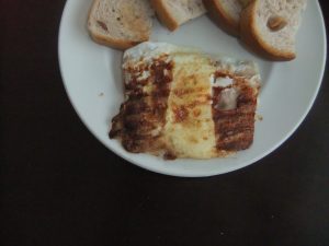 目玉焼きの焦げ目を写した写真