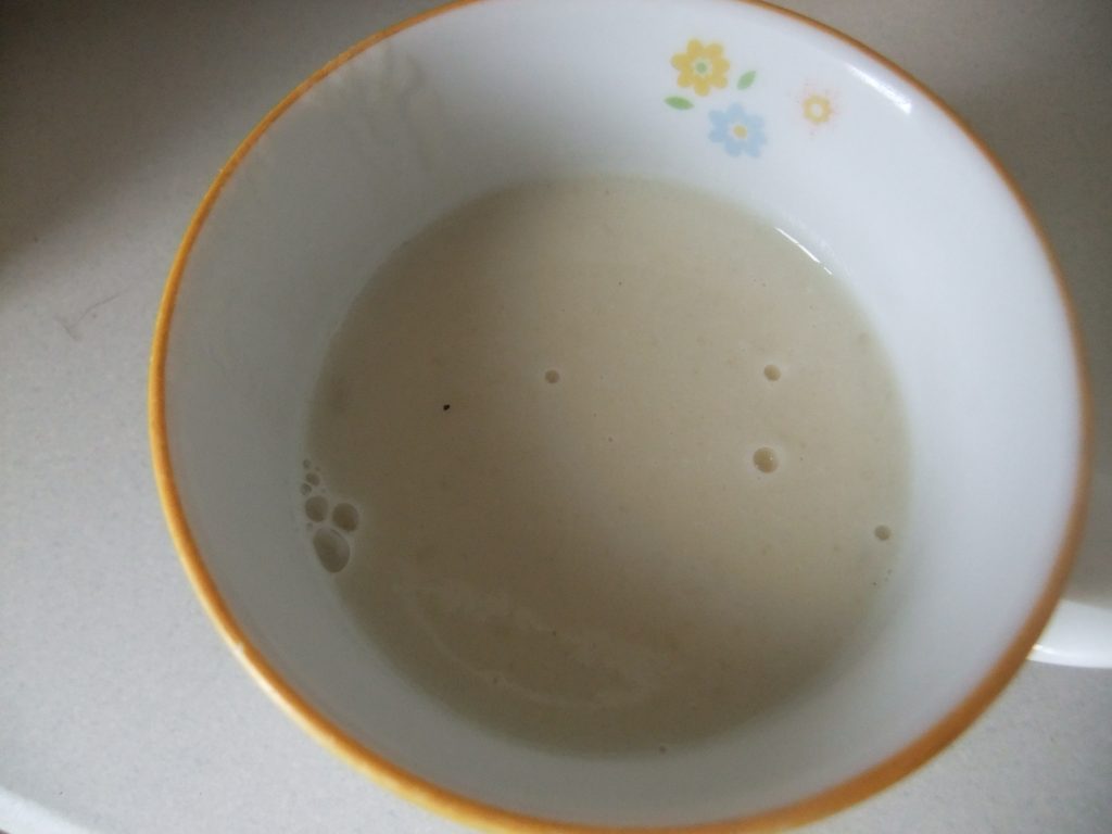 カップにポタージュスープが入っている写真