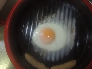 出来上がり途中の目玉焼きです。