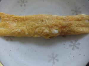 切る前の卵焼きの写真