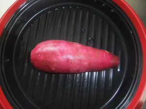 プレートにサツマイモがのっている写真