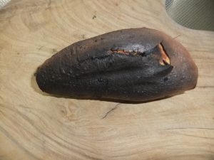 焦げたサツマイモの写真