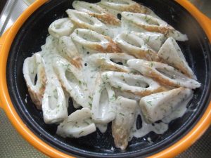 プレートに調理中の磯辺焼きの写真