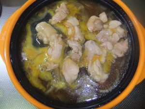 親子丼の卵が生の写真