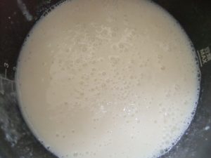 圧力鍋に入っている甘酒の写真