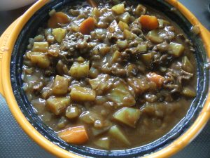 プレートに完成したカレーの写真