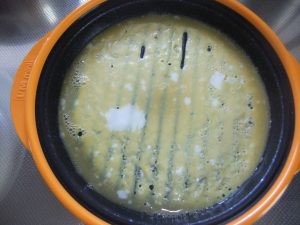 プレートに薄焼き卵の写真
