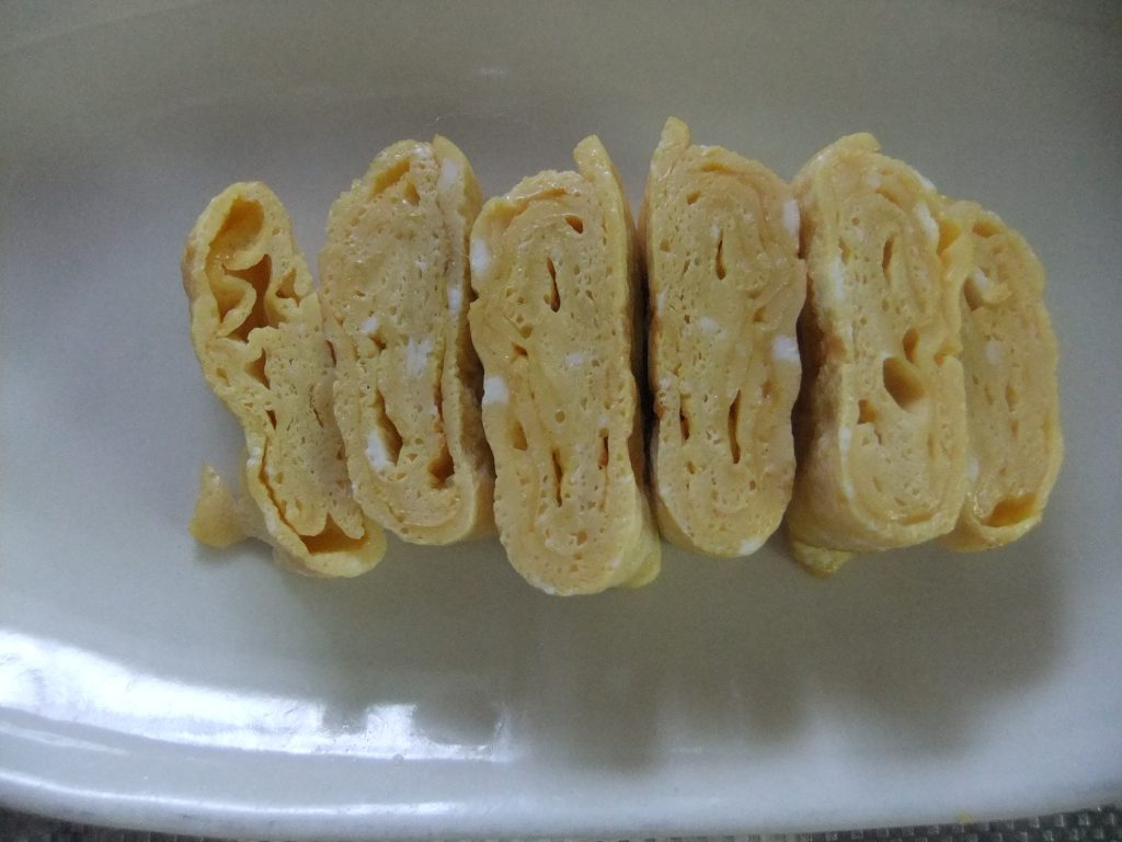 切った卵焼き写真