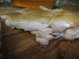 鶏の照り焼きの断面の写真