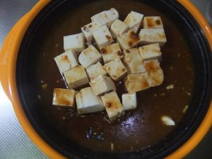 プレートに切った豆腐の写真