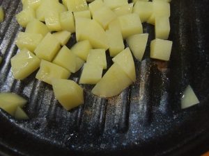 加熱したじゃがいもの写真