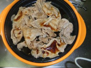 しょうが焼き調理の途中の写真