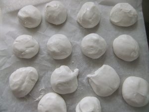 焼く前のだんごの写真