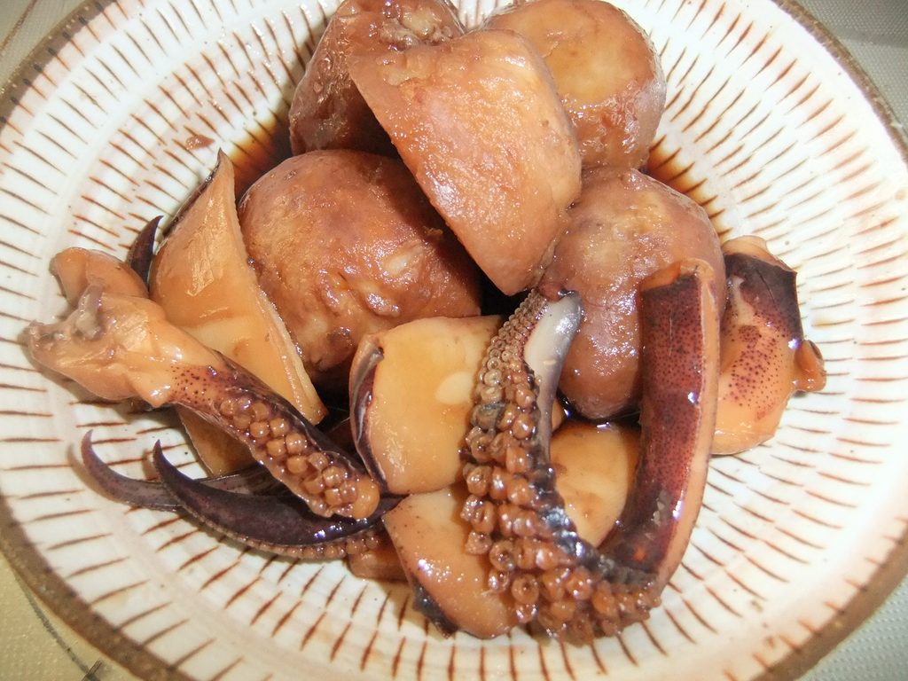 イカと里芋の煮つけの写真