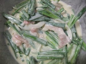 ボウルにチヂミを材料が入った写真